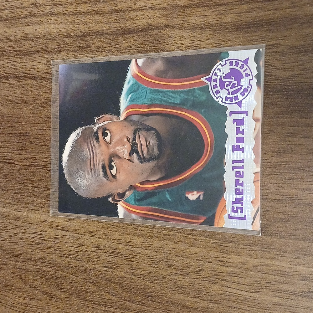 Sherell Ford Sonics 2.5 in x 3.5 in green black red orange basketball card